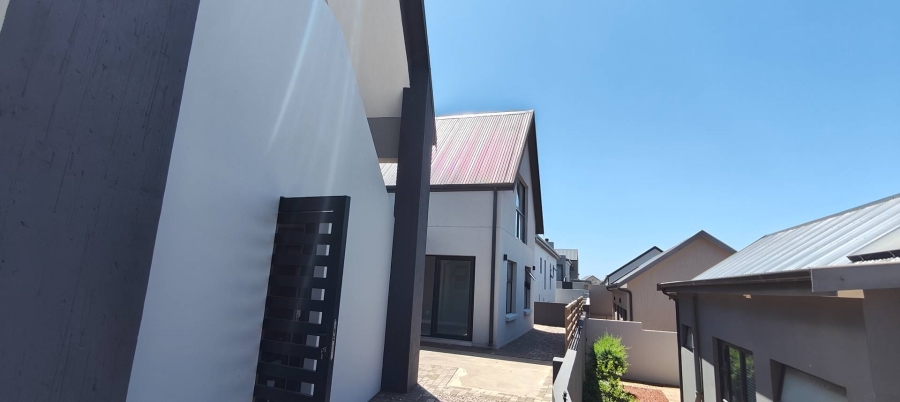 4 Bedroom Property for Sale in Outeniquasbosch Western Cape